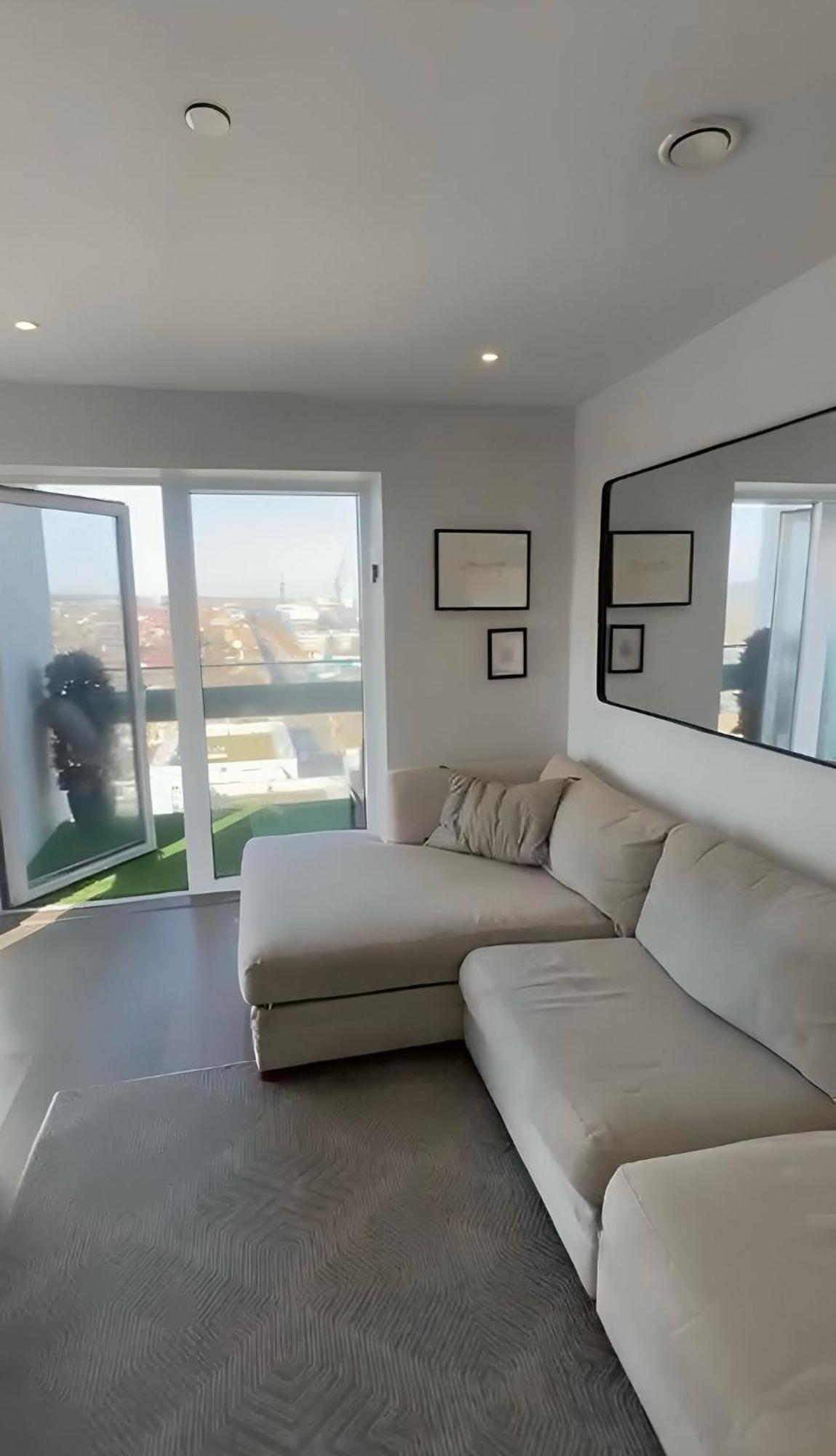 Londwell, Kings Cross St Pancras Luxury Balcony Penthouse Apartment